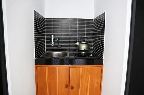 Deluxe Cabin, 1 Queen Bed, Private Pool | Private kitchen | Cookware/dishes/utensils
