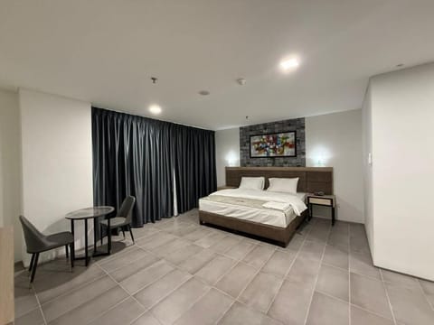 Desk, WiFi (free), bed sheets