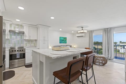 Condo, Multiple Beds (Mariner's Cove 308) | Interior