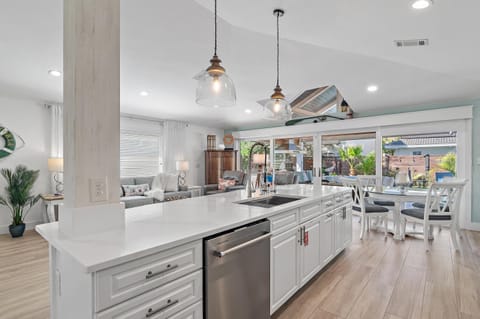 House, Multiple Beds (Secret Beach House) | Interior