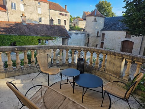 Deluxe Room, Non Smoking, Garden View | Hypo-allergenic bedding, Select Comfort beds, individually decorated