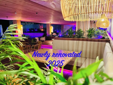 2 restaurants, breakfast, dinner served; local and international cuisine