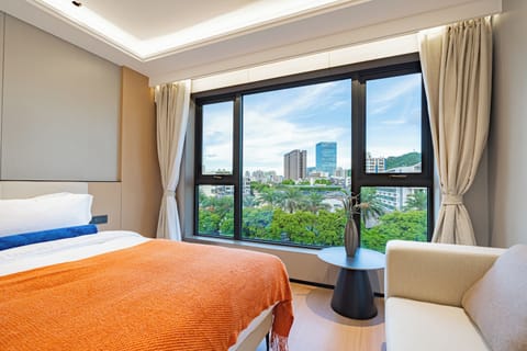 Classic Room | Laptop workspace, soundproofing, WiFi (free), bed sheets