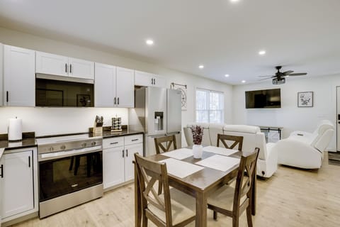 House (2 Bedrooms) | Interior