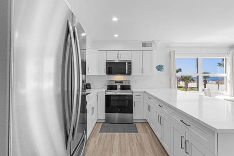 Condo, 2 Bedrooms | Private kitchen | Fridge, oven, coffee/tea maker, toaster