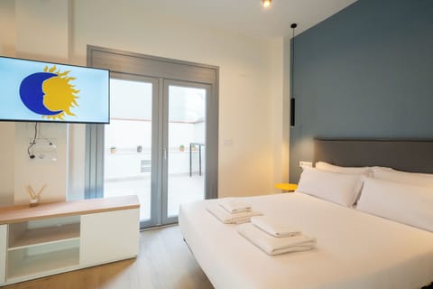 Deluxe Apartment, Courtyard View | WiFi (free), individually decorated, individually furnished, bed sheets