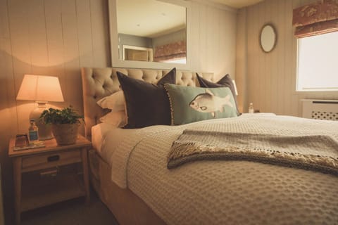 Double room with Private Bathroom | Iron/ironing board, free WiFi