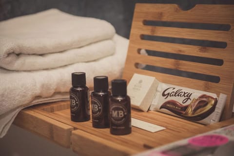 Classic King Room | Iron/ironing board, free WiFi