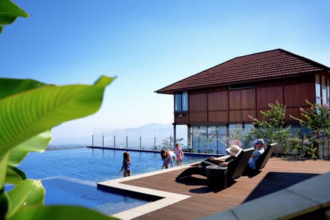 Infinity pool