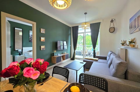 Apartment, 1 Double Bed with Sofa bed, Non Smoking, Balcony | Living room