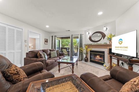 Condo, Multiple Beds, Balcony, Golf View (Fairway Retreat) | Living area
