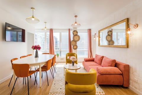 Apartment, Garden View | Living area | 32-inch Smart TV with cable channels, Netflix, streaming services