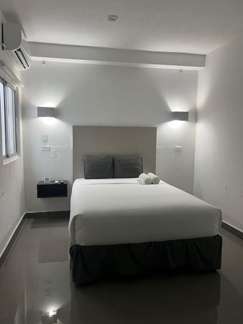 Basic Double Room | Minibar, WiFi (free), bed sheets