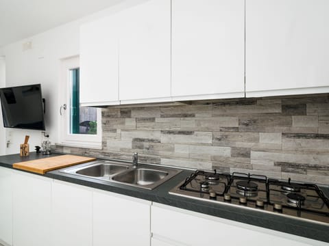 City House | Private kitchen | Fridge, microwave, oven, stovetop