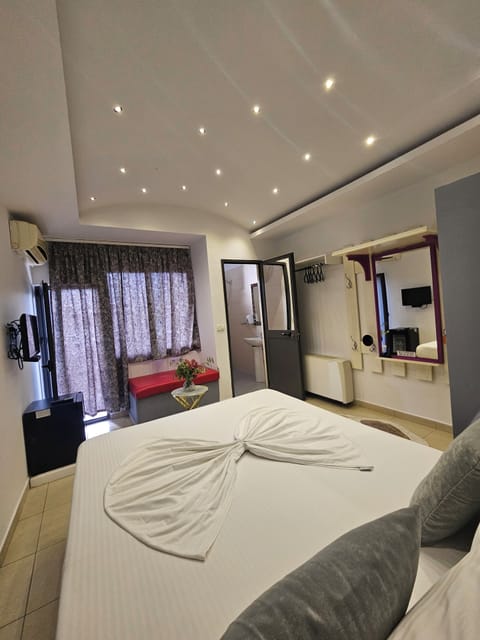 Classic Double Room, Balcony, Lake View | Free WiFi
