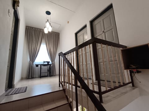 House, 4 Bedrooms, Balcony, Mountain View | Blackout drapes, iron/ironing board, free WiFi