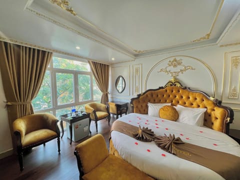 Suite, Balcony, City View | Premium bedding, pillowtop beds, minibar, desk