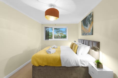 Family Apartment, Balcony | Bed sheets