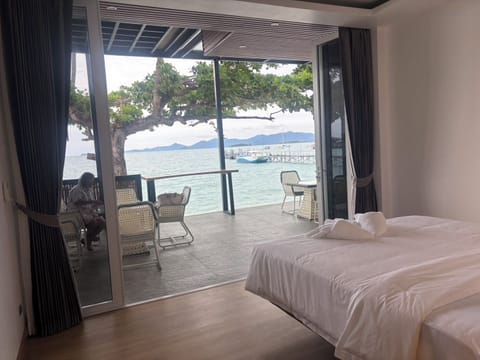 Family Room, Beach View | In-room safe, laptop workspace, blackout drapes, WiFi (free)
