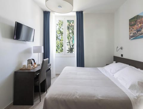 Double Room | In-room safe, cribs (surcharge), WiFi (free), bed sheets