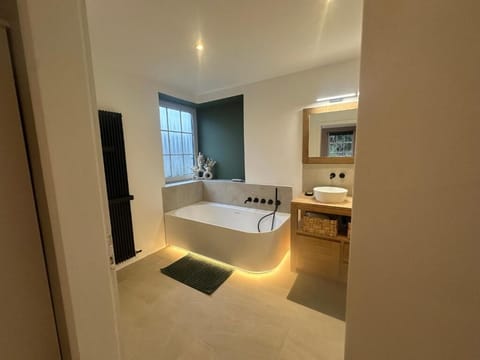 Junior Double Room | Bathroom