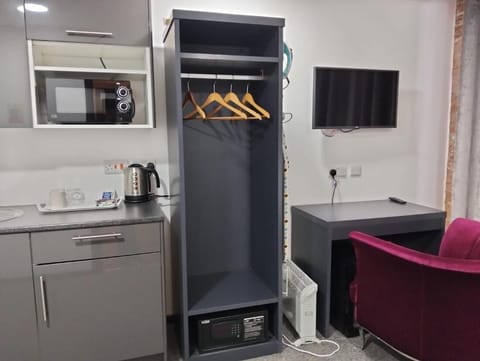 Apartment, 1 Bedroom, Smoking | Interior