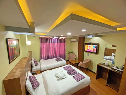 Deluxe Twin Room, City View | Desk, laptop workspace, soundproofing, free WiFi
