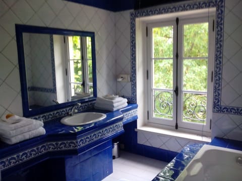 Standard Double Room, Garden View | Bathroom | Bathrobes, slippers