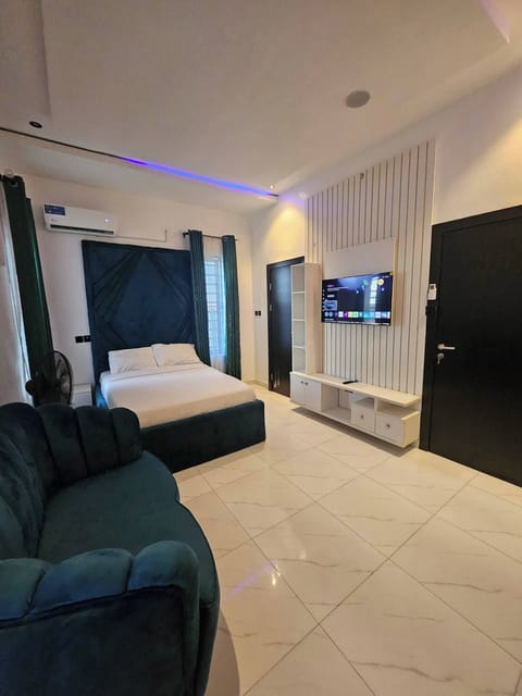 House, 5 Bedrooms, Accessible, Smoking | 5 bedrooms