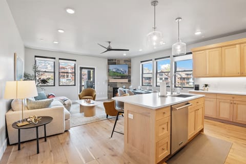 Condo, Balcony, Mountain View | Private kitchen | Coffee/tea maker, electric kettle