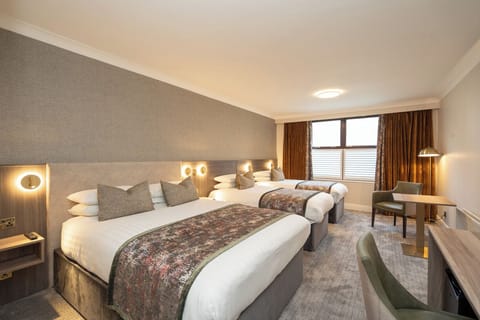 Family Room | Desk, iron/ironing board, free WiFi, bed sheets