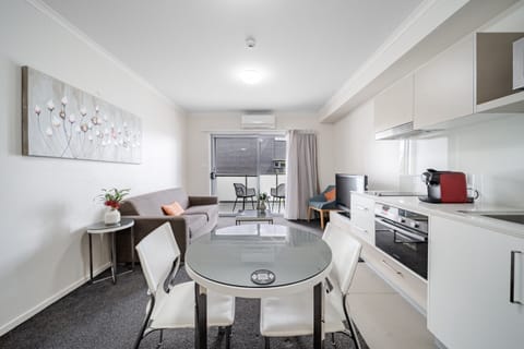 Apartment | Dining