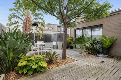 Apartment | Outdoor dining