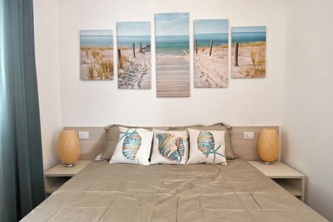 House | Iron/ironing board, cribs/infant beds, free WiFi