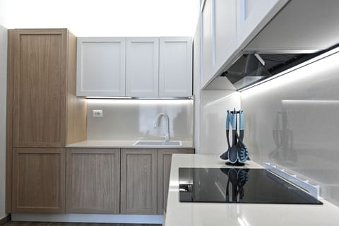 House | Private kitchenette | Full-size fridge, microwave, oven, stovetop