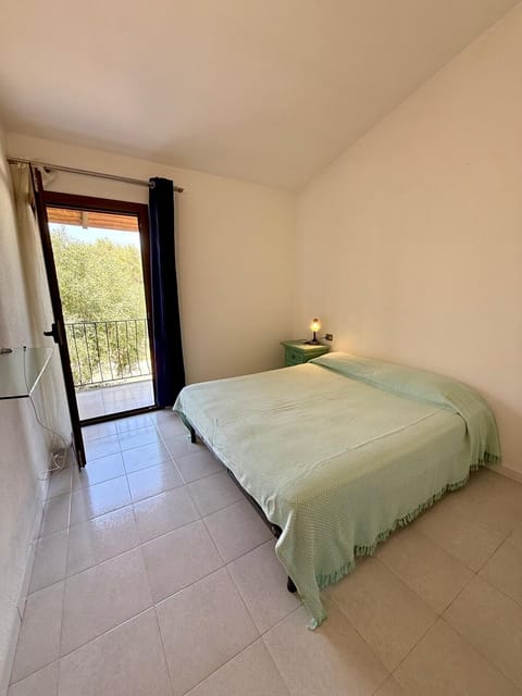 House | Iron/ironing board, cribs/infant beds