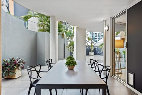 Apartment | Dining