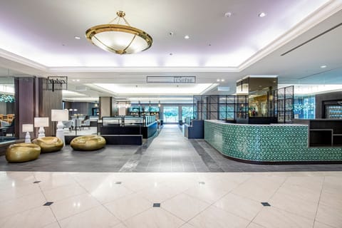 4 restaurants; breakfast, lunch, and dinner served