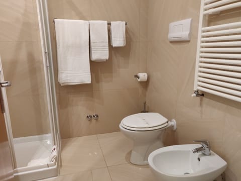 Double or Twin Room | Bathroom | Hair dryer, towels, soap, shampoo