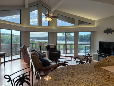 Signature Duplex, 4 Bedrooms, Kitchen, Bay View | Living room | 40-inch Smart TV with digital channels