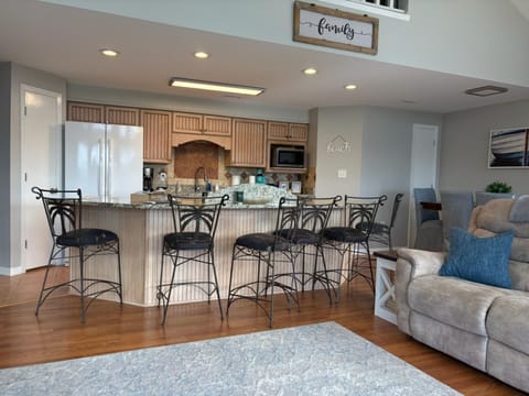 Signature Duplex, 4 Bedrooms, Kitchen, Bay View | Private kitchen | Fridge, microwave, oven, stovetop