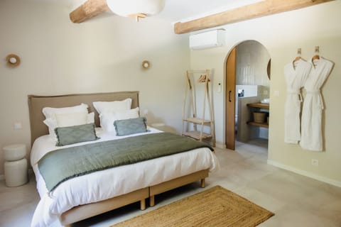 Superior Double Room, 1 King Bed, Pool View | Free WiFi