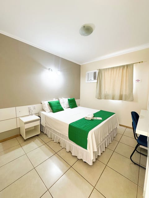 Standard Suite | Desk, free WiFi