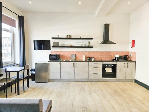Apartment (0 Bedroom) | Private kitchen | Microwave, oven