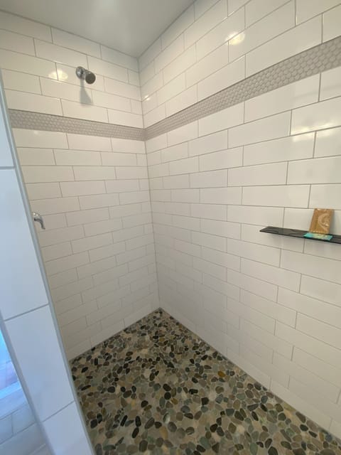 Modern Single Queen | Bathroom | Free toiletries, hair dryer, towels