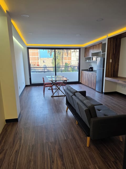 Comfort Apartment, 3 Bedrooms, Balcony | Living area