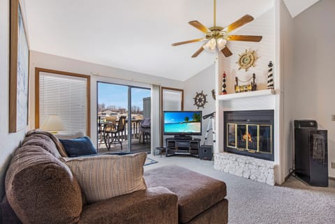 Condo, 2 Queen Beds, Pool Access (Pelican Point) | Living area