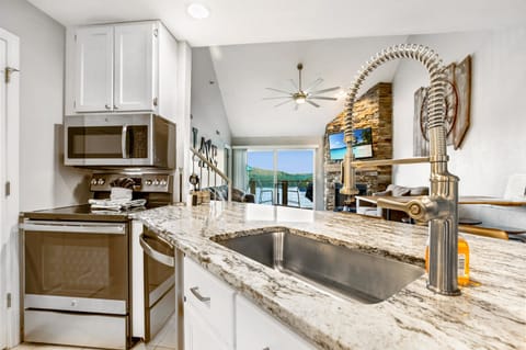 Condo, Multiple Beds, Patio (Penthouse in the Park) | Private kitchen