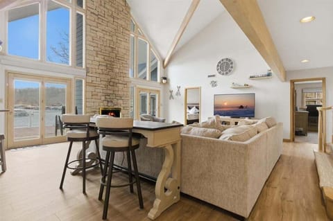 House, Multiple Beds, Patio (Wolf Lakehouse) | Living area