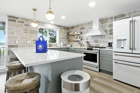 House, Multiple Beds, Hot Tub (Heron at Onyx Edge) | Private kitchen